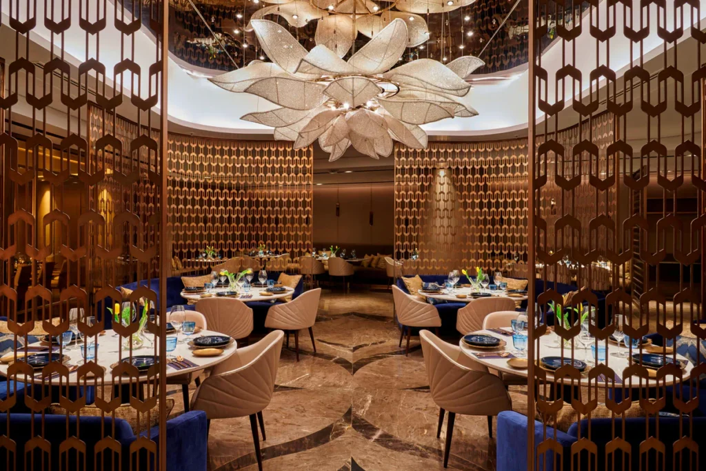 bomcy-restaurant-7662-hor-clsc